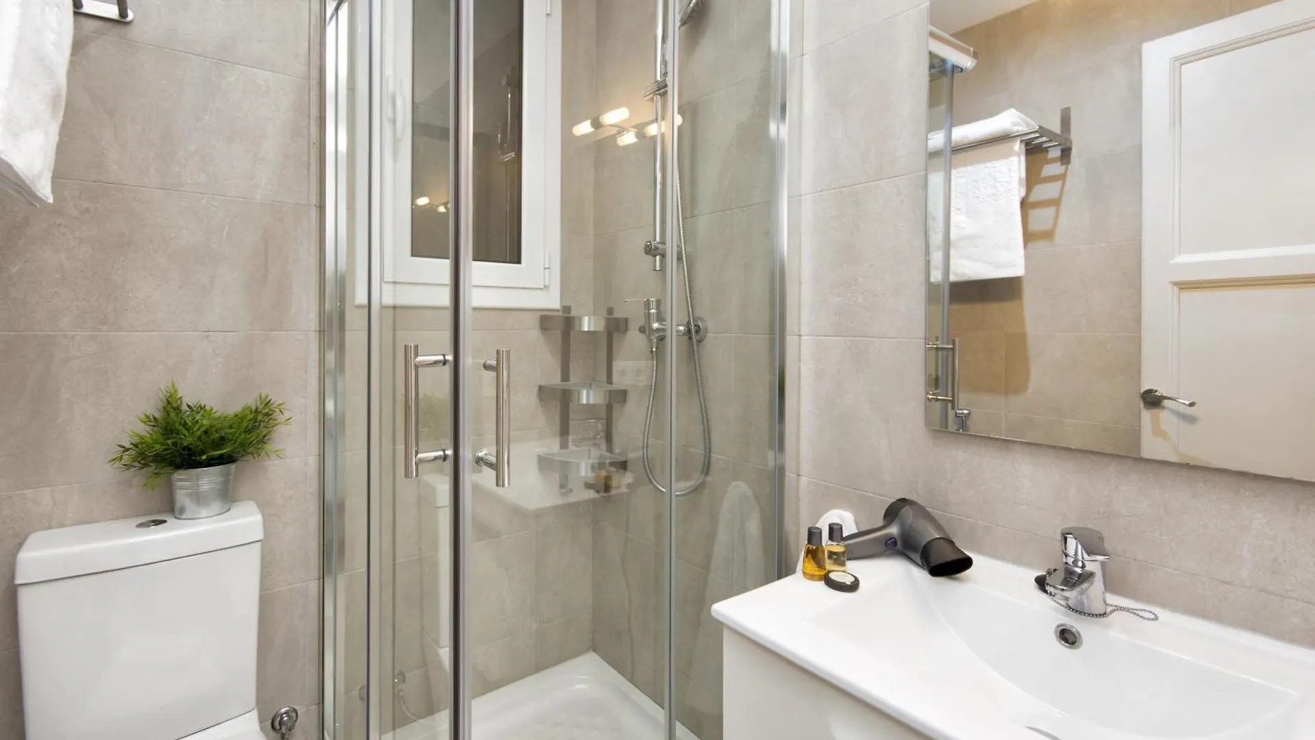 Eixample Building Apartments By Mercedes Heritage Barcelona