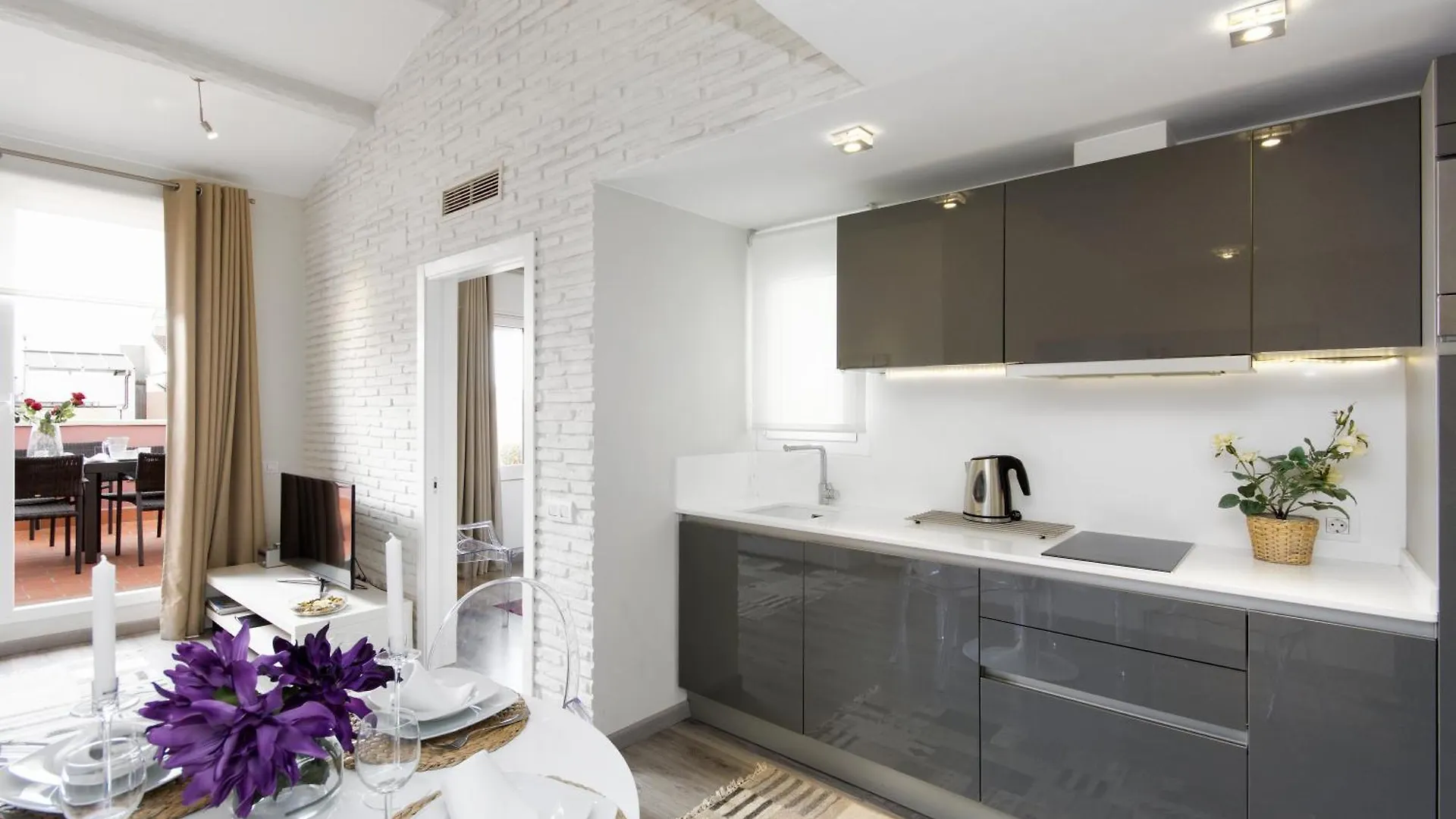 Eixample Building Apartments By Mercedes Heritage Barcelona Spain