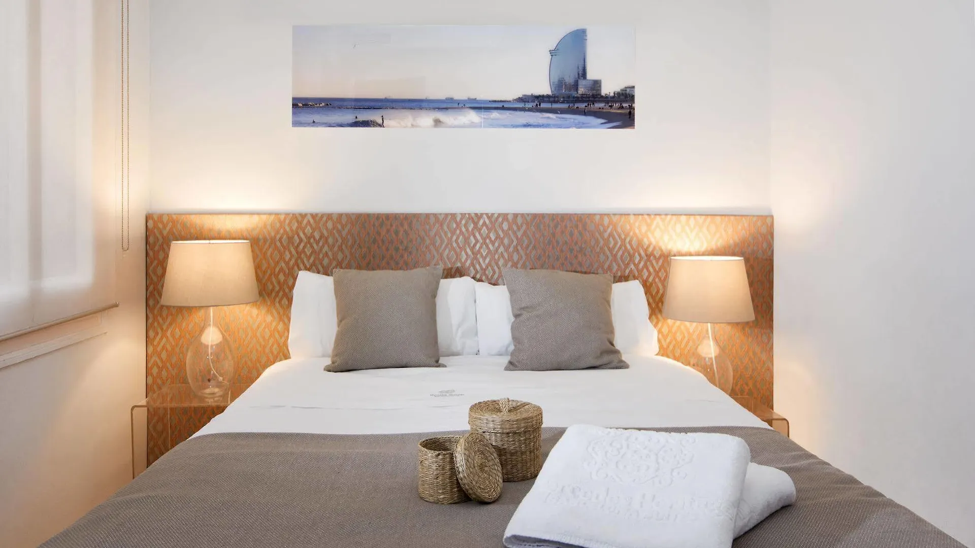 Eixample Building Apartments By Mercedes Heritage Barcelona Spain