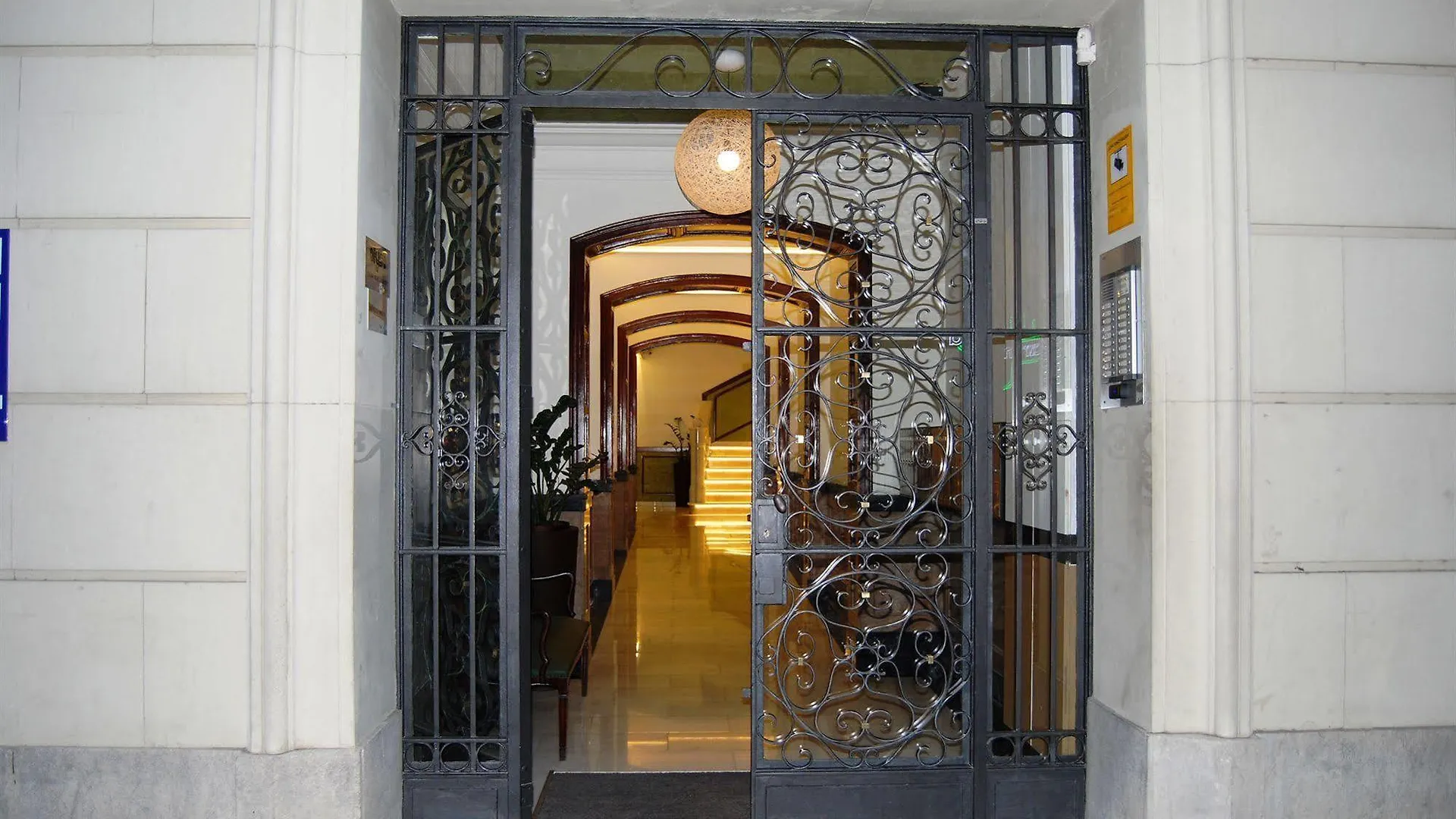 Eixample Building Apartments By Mercedes Heritage Barcelona